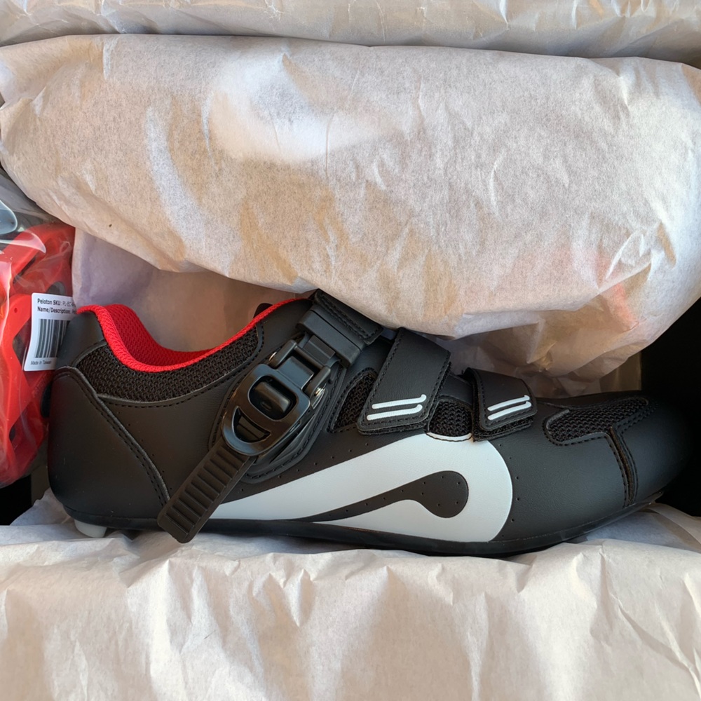 Brand new, with cleats size 40/9.